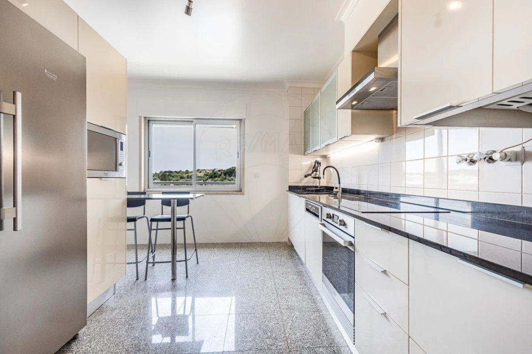 Apartamento T5 para Venda em Alvalade Foto 18