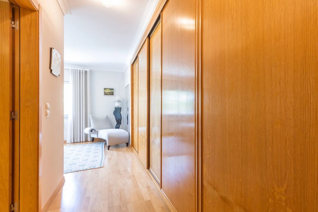 Apartamento T5 para Venda em Alvalade Foto 10