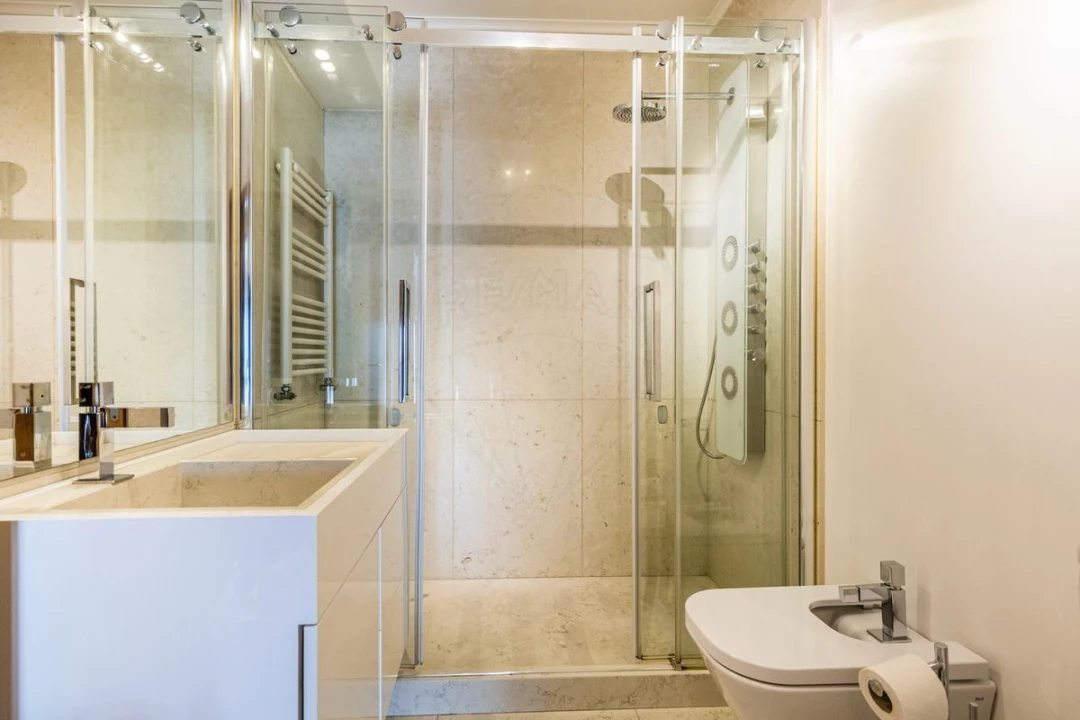 Apartamento T5 para Venda em Alvalade Foto 15