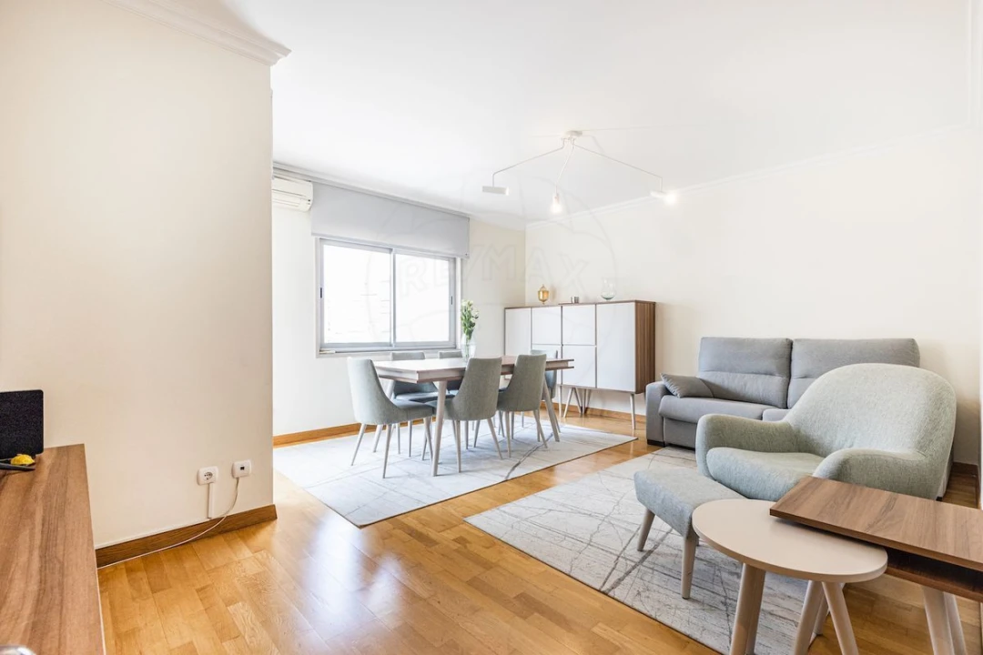 Apartamento T5 para Venda em Alvalade Foto 25