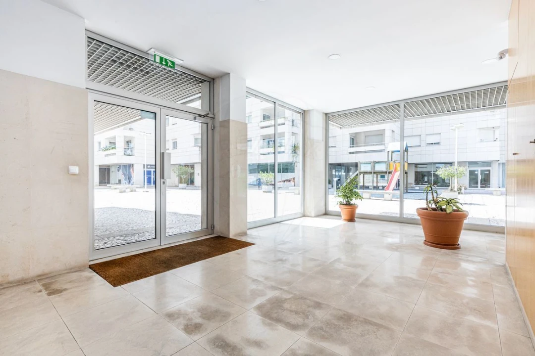 Apartamento T5 para Venda em Alvalade Foto 37