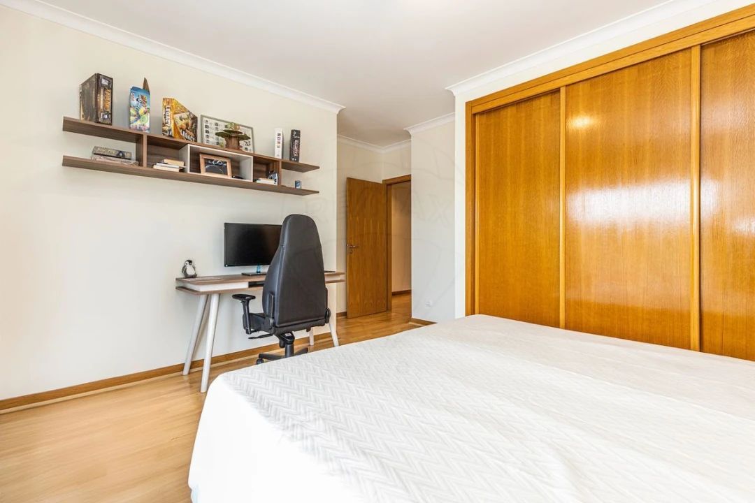 Apartamento T5 para Venda em Alvalade Foto 35