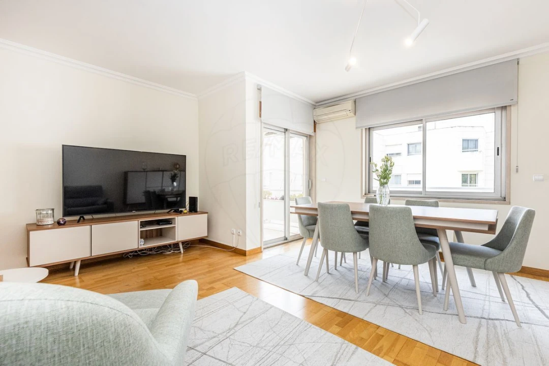 Apartamento T5 para Venda em Alvalade Foto 27