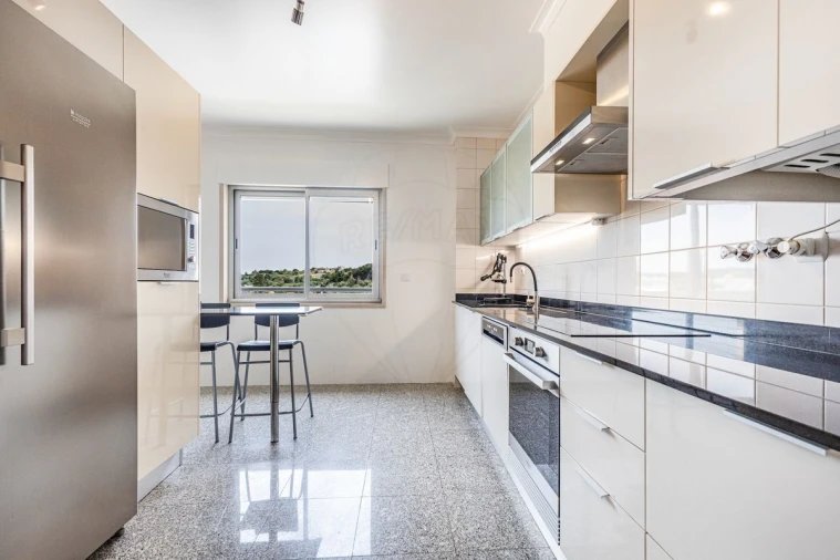 Apartamento T5 para Venda em Alvalade Foto 18