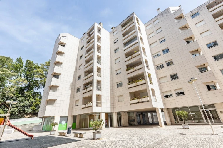 Apartamento T5 para Venda em Alvalade Foto 38