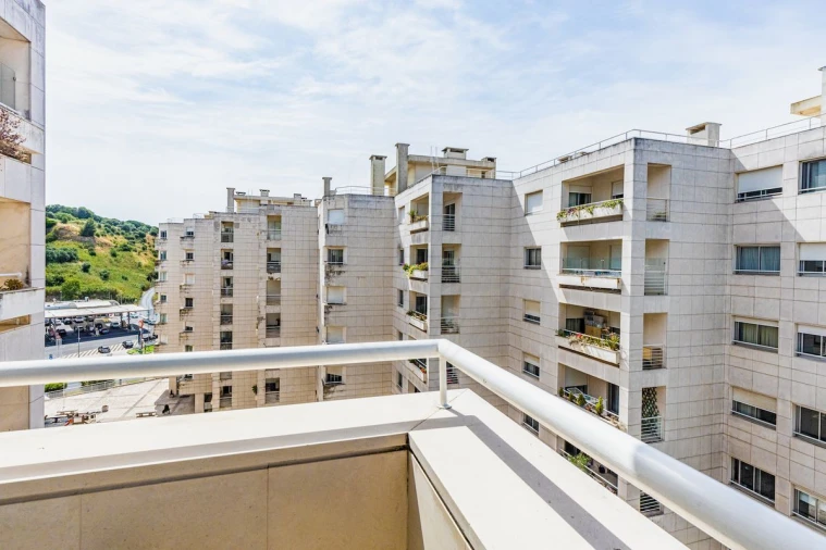 Apartamento T5 para Venda em Alvalade Foto 13