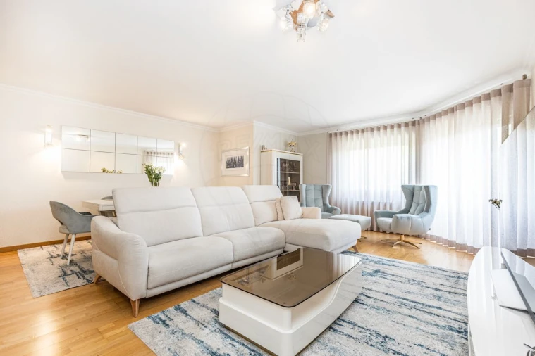 Apartamento T5 para Venda em Alvalade Foto 2