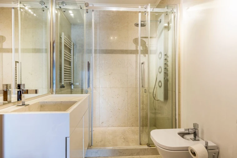 Apartamento T5 para Venda em Alvalade Foto 15