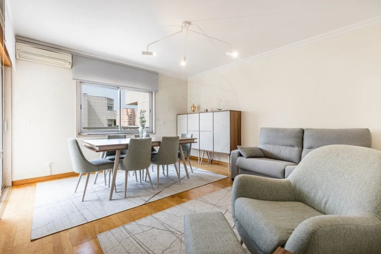 Apartamento T5 para Venda em Alvalade Foto 26