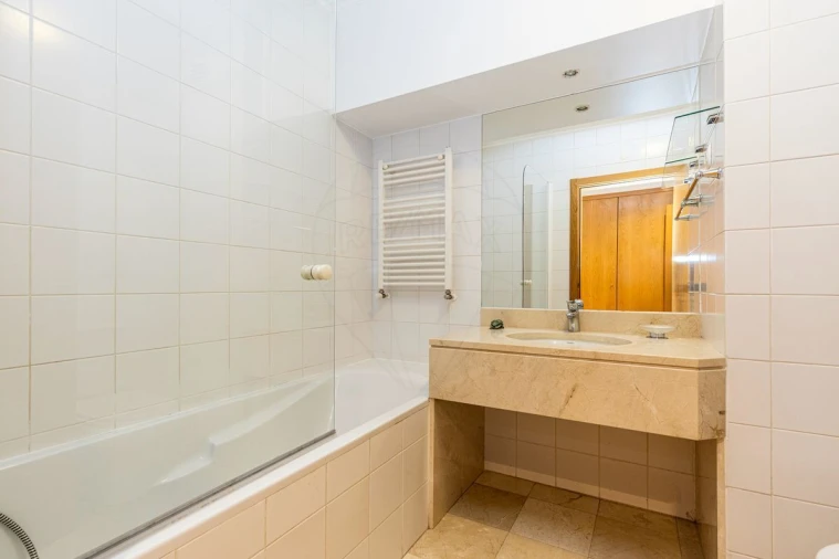 Apartamento T5 para Venda em Alvalade Foto 36