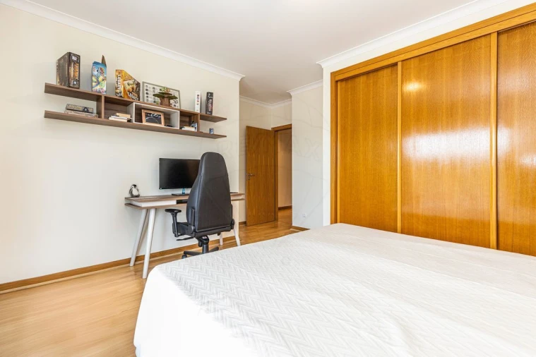 Apartamento T5 para Venda em Alvalade Foto 35