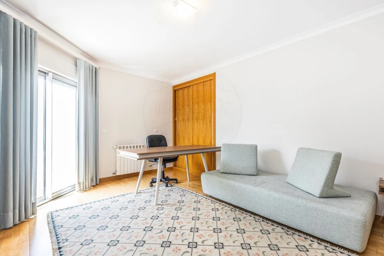 Apartamento T5 para Venda em Alvalade Foto 12