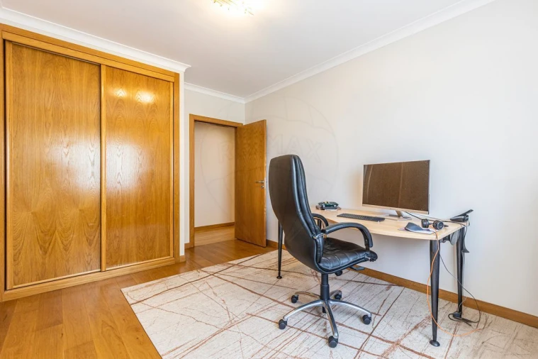 Apartamento T5 para Venda em Alvalade Foto 17