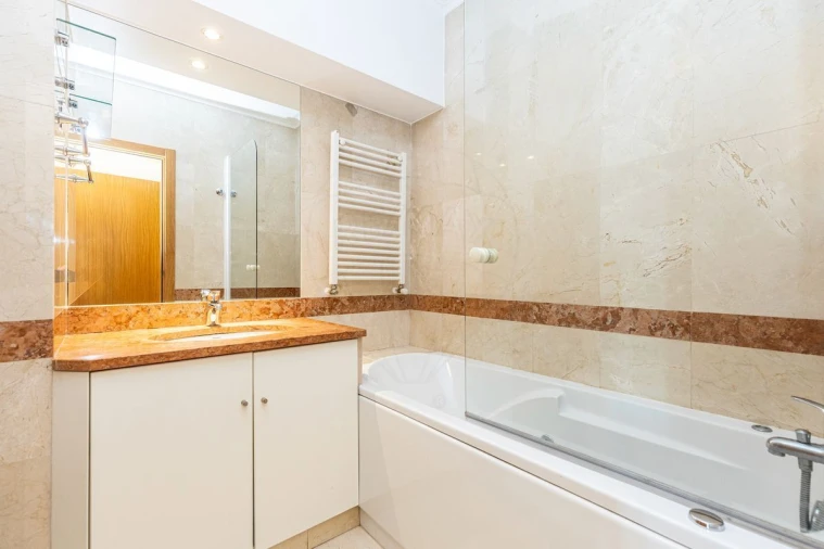 Apartamento T5 para Venda em Alvalade Foto 32