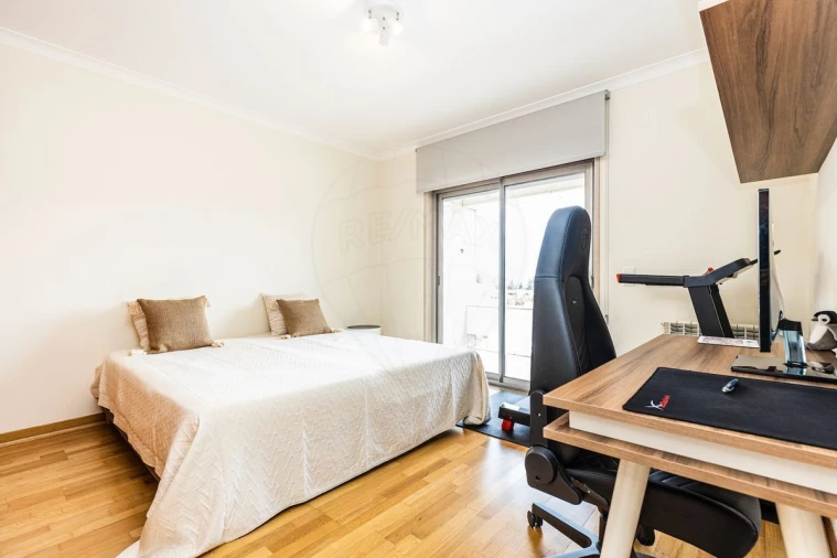 Apartamento T5 para Venda em Alvalade Foto 34