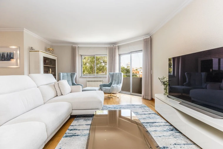 Apartamento T5 para Venda em Alvalade Foto 3