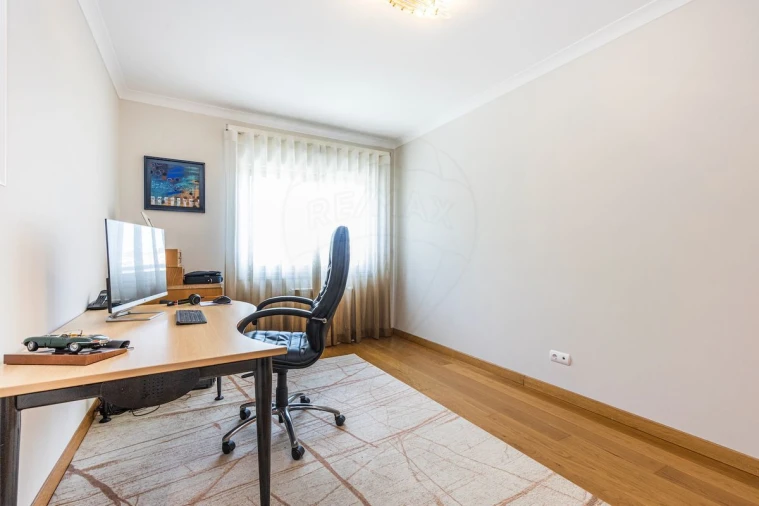 Apartamento T5 para Venda em Alvalade Foto 16