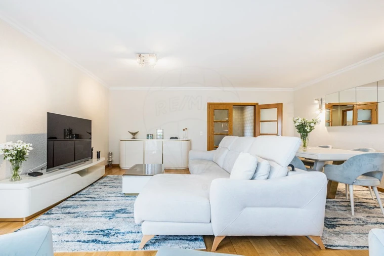 Apartamento T5 para Venda em Alvalade Foto 6