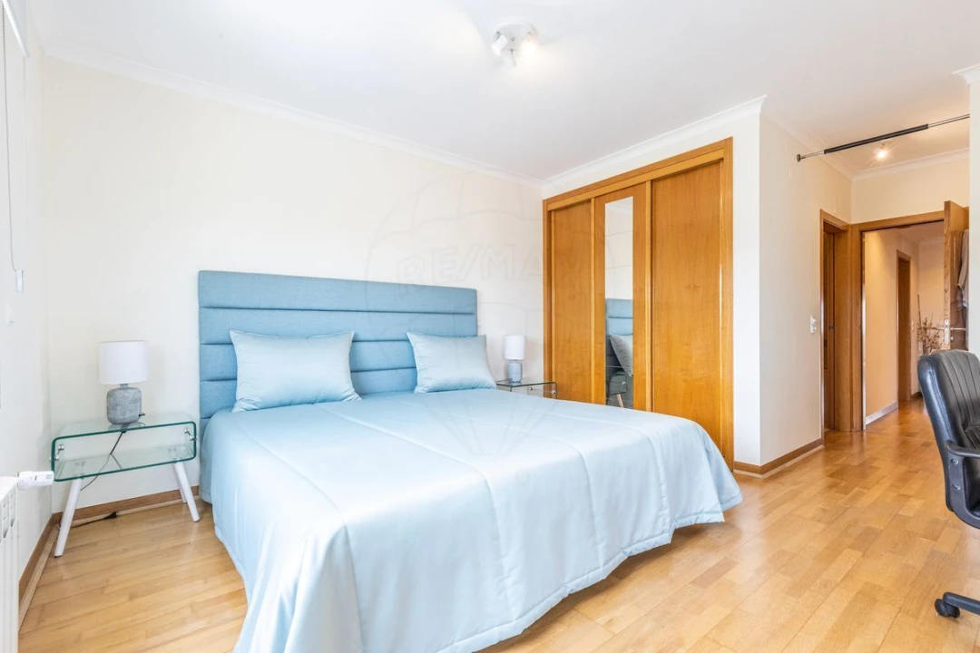 Apartamento T5 para Venda em Alvalade Foto 31