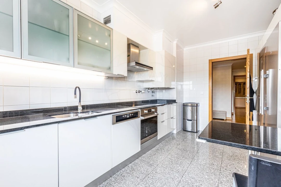 Apartamento T5 para Venda em Alvalade Foto 20