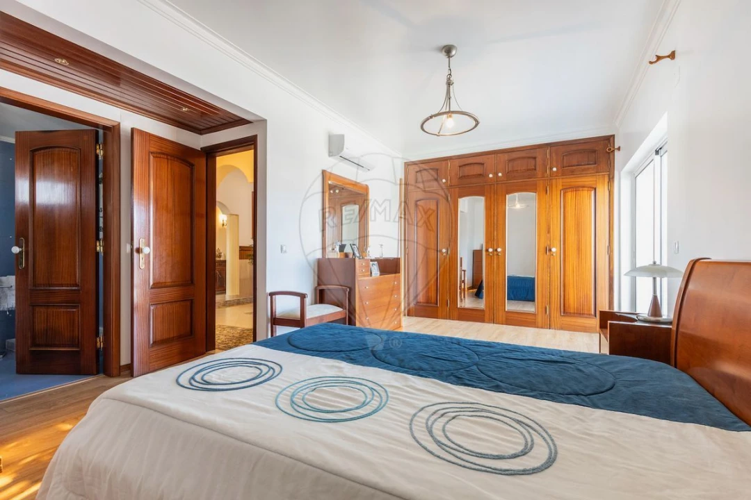 Moradia T4 para Venda em Amora Foto 16