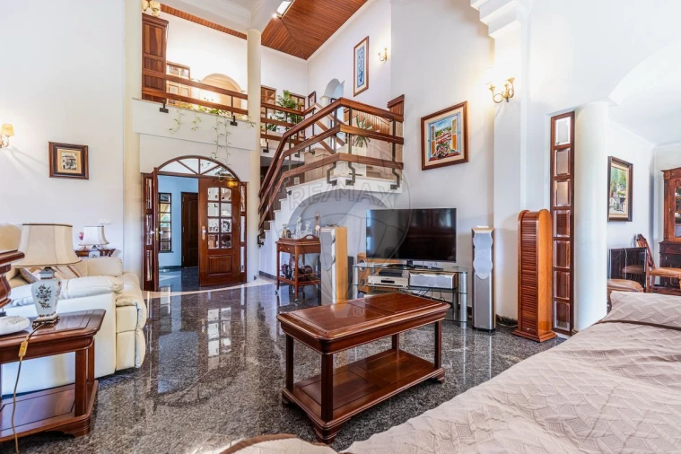 Moradia T4 para Venda em Amora Foto 13