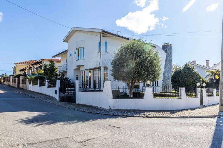 Moradia T4 para Venda em Amora Foto 31