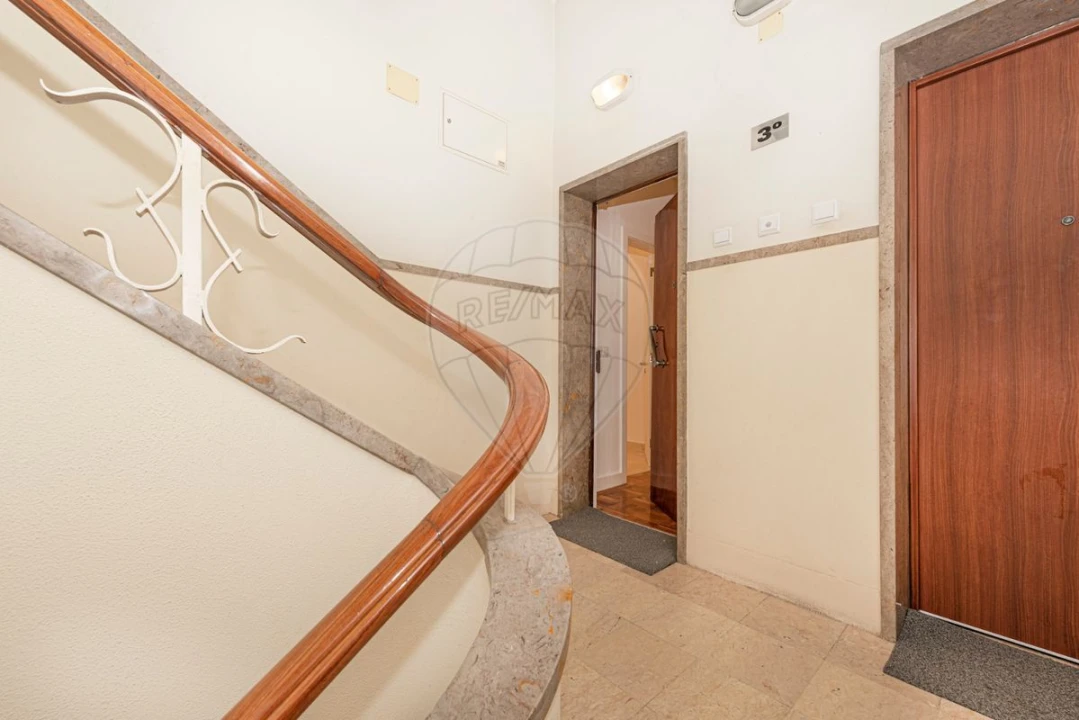 Apartamento T4 para Venda em Alvalade Foto 24