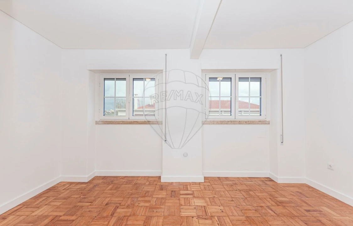 Apartamento T4 para Venda em Alvalade Foto 9