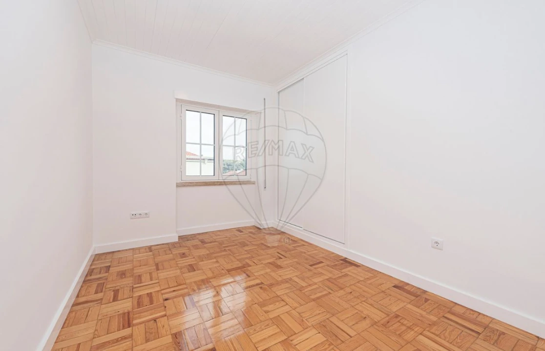 Apartamento T4 para Venda em Alvalade Foto 12