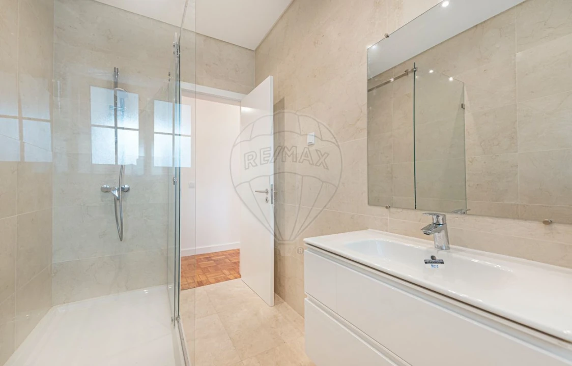 Apartamento T4 para Venda em Alvalade Foto 23