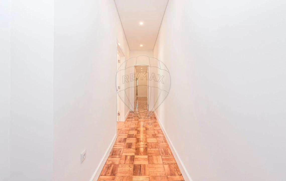 Apartamento T4 para Venda em Alvalade Foto 6