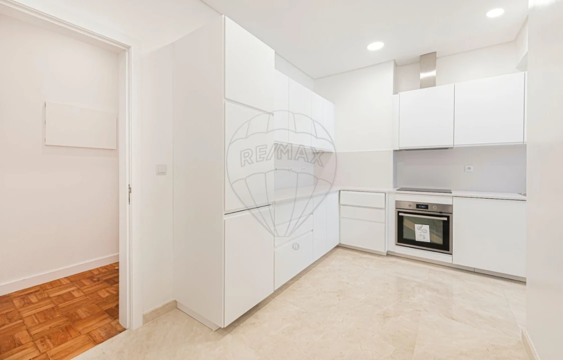 Apartamento T4 para Venda em Alvalade Foto 16