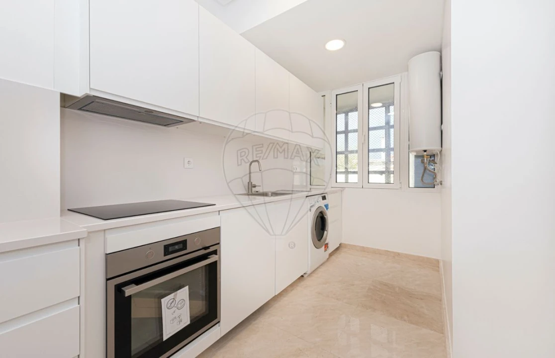 Apartamento T4 para Venda em Alvalade Foto 17