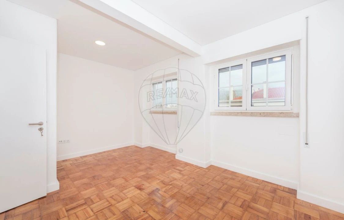 Apartamento T4 para Venda em Alvalade Foto 10