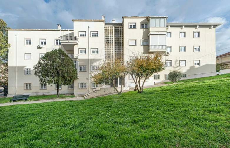 Apartamento T4 para Venda em Alvalade Foto 3