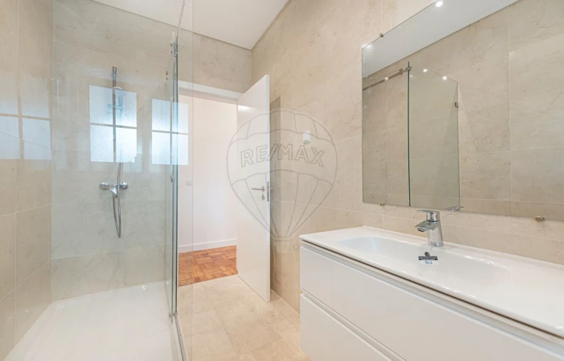 Apartamento T4 para Venda em Alvalade Foto 23