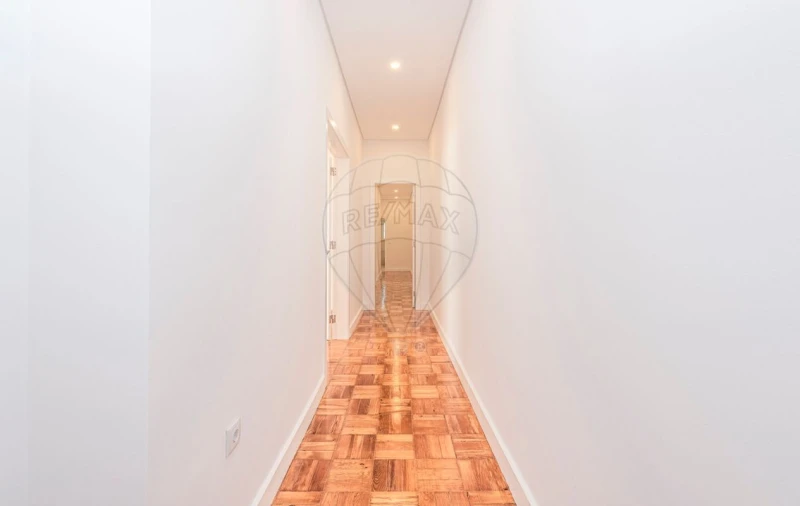 Apartamento T4 para Venda em Alvalade Foto 6