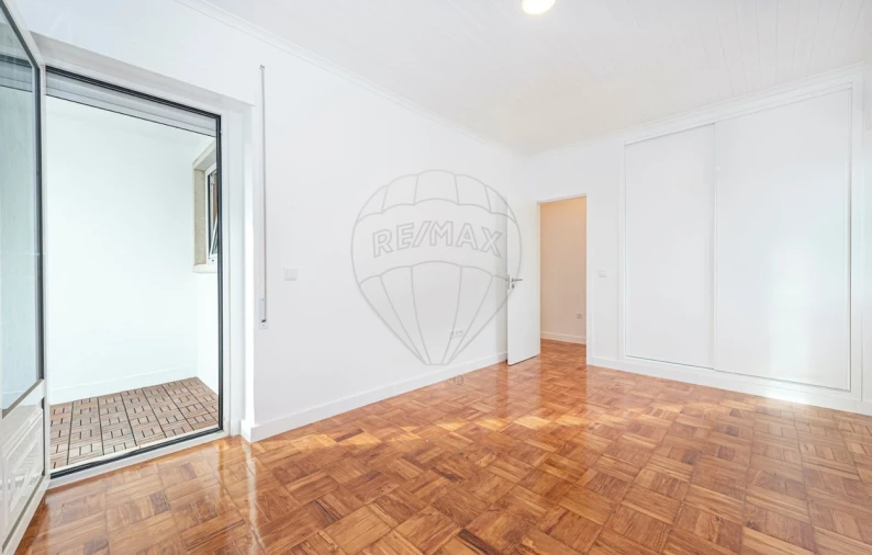 Apartamento T4 para Venda em Alvalade Foto 14