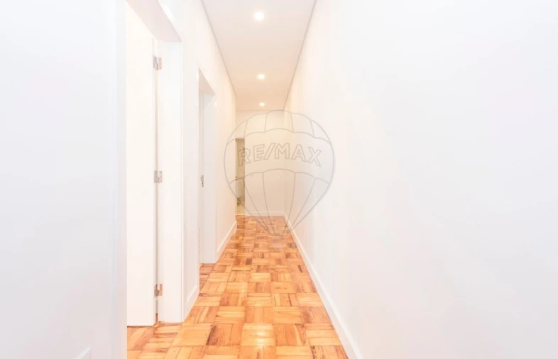 Apartamento T4 para Venda em Alvalade Foto 11