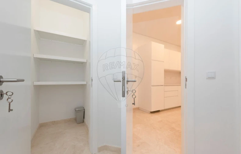 Apartamento T4 para Venda em Alvalade Foto 20