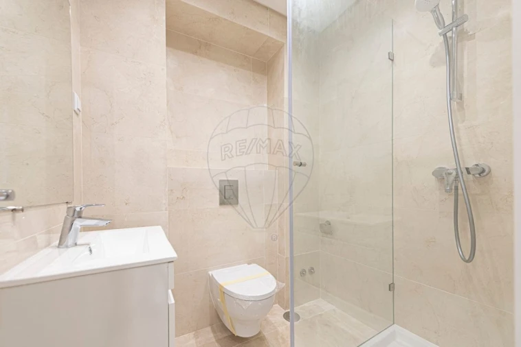 Apartamento T4 para Venda em Alvalade Foto 8