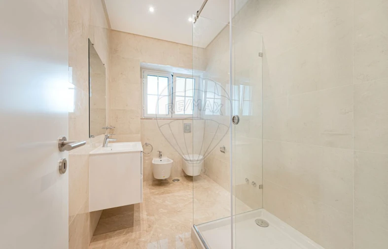 Apartamento T4 para Venda em Alvalade Foto 7