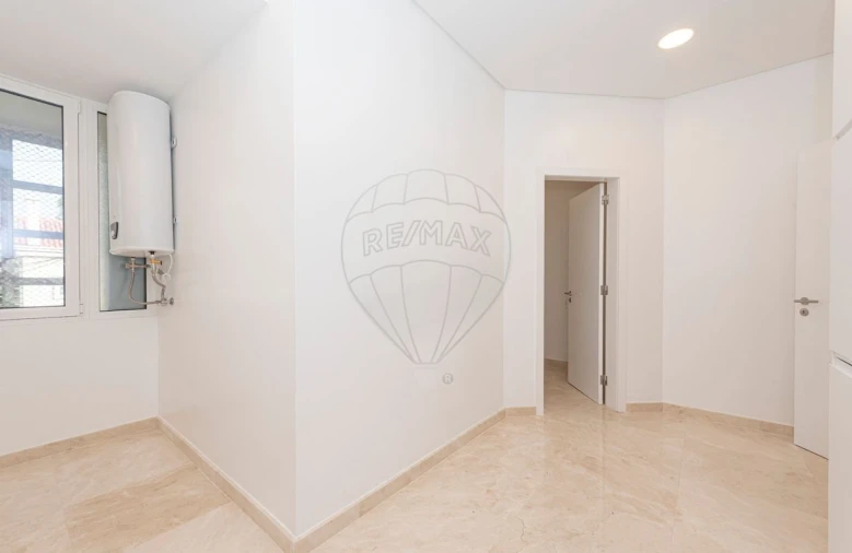 Apartamento T4 para Venda em Alvalade Foto 15