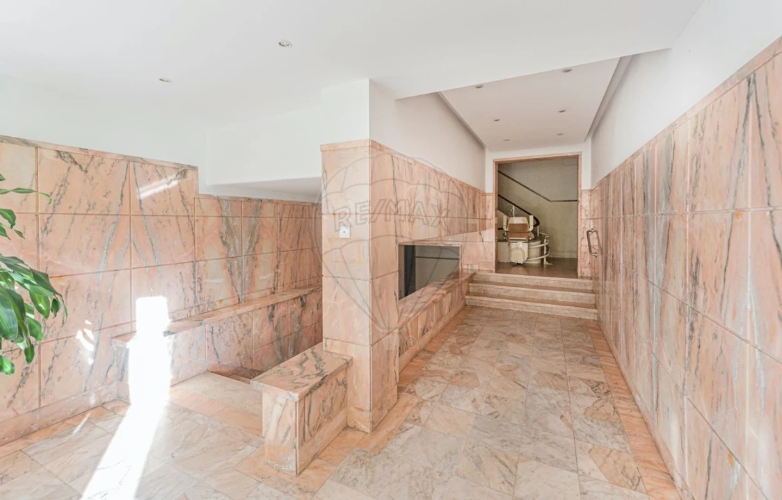 Apartamento T4 para Venda em Alvalade Foto 28