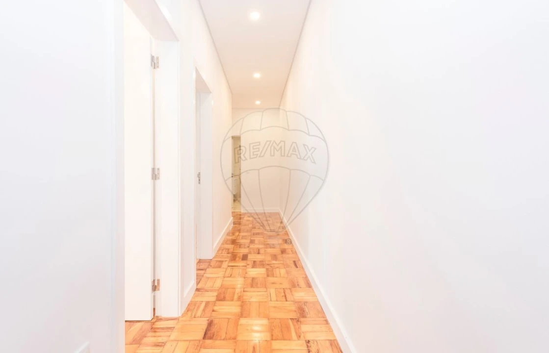 Apartamento T4 para Venda em Alvalade Foto 11