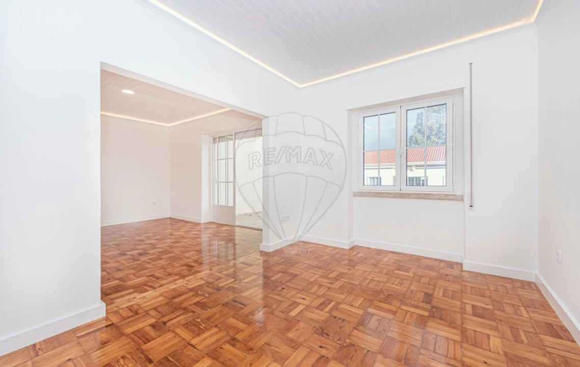 Apartamento T4 para Venda em Alvalade Foto 4