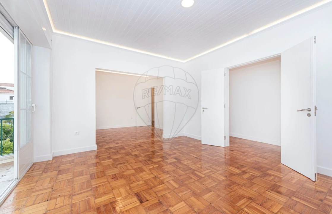 Apartamento T4 para Venda em Alvalade Foto 5