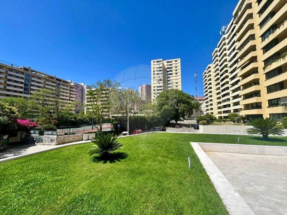 Apartamento T3 para Venda em São Domingos de Benfica Foto 3
