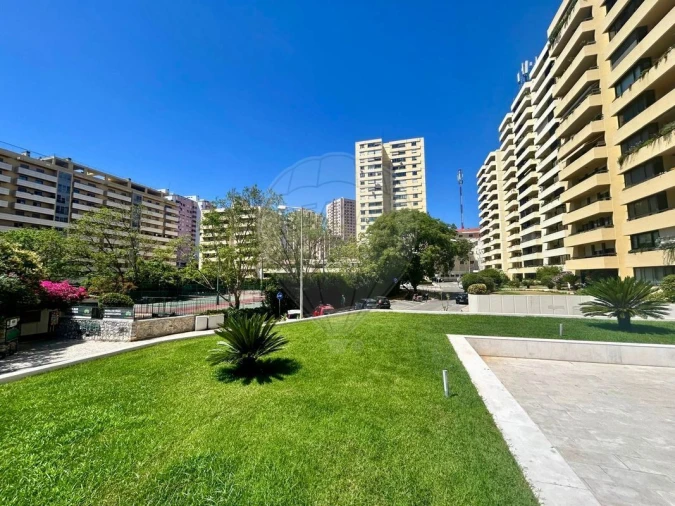 Apartamento T3 para Venda em São Domingos de Benfica Foto 3